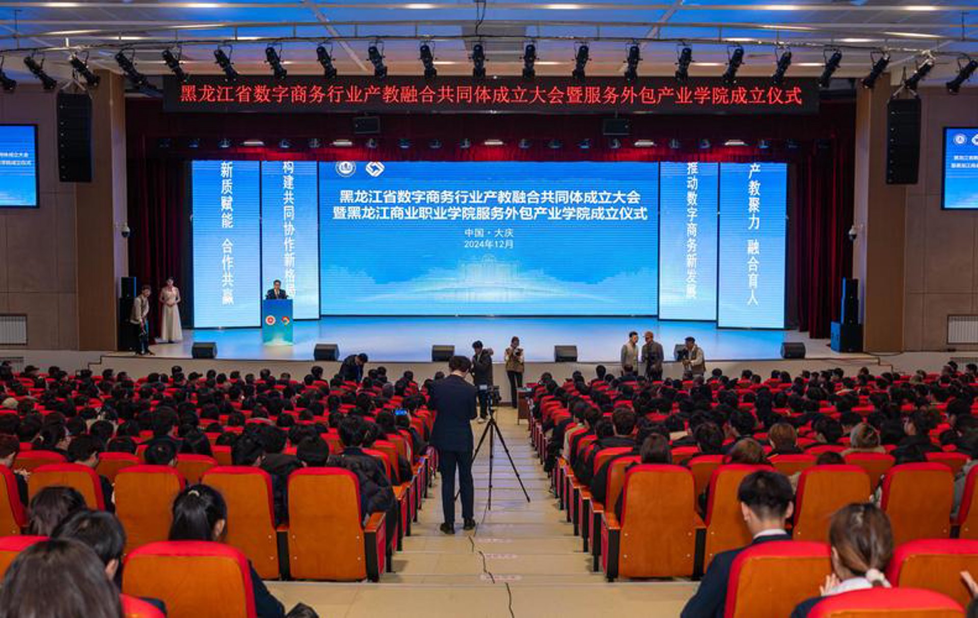 数字化转型:企业驶向未来的信息快车道